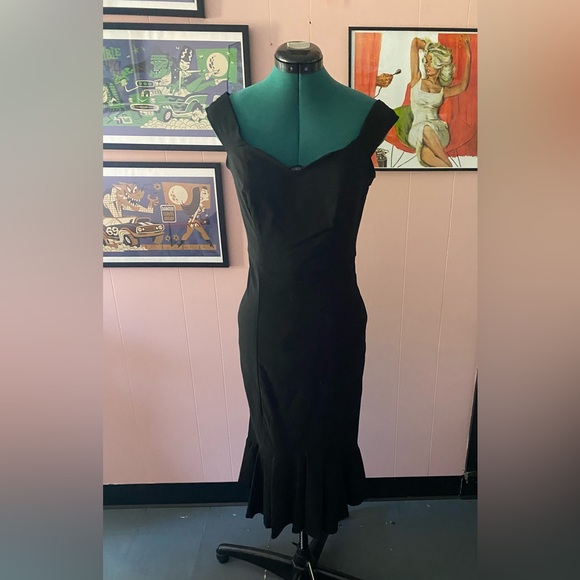 Collectif Black Wiggle Dress - Picture 1 of 8